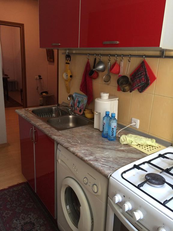 Apartment On Hanrapetutyan Street Jerevan Exteriör bild