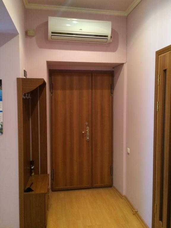 Apartment On Hanrapetutyan Street Jerevan Exteriör bild