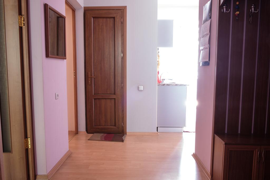 Apartment On Hanrapetutyan Street Jerevan Exteriör bild