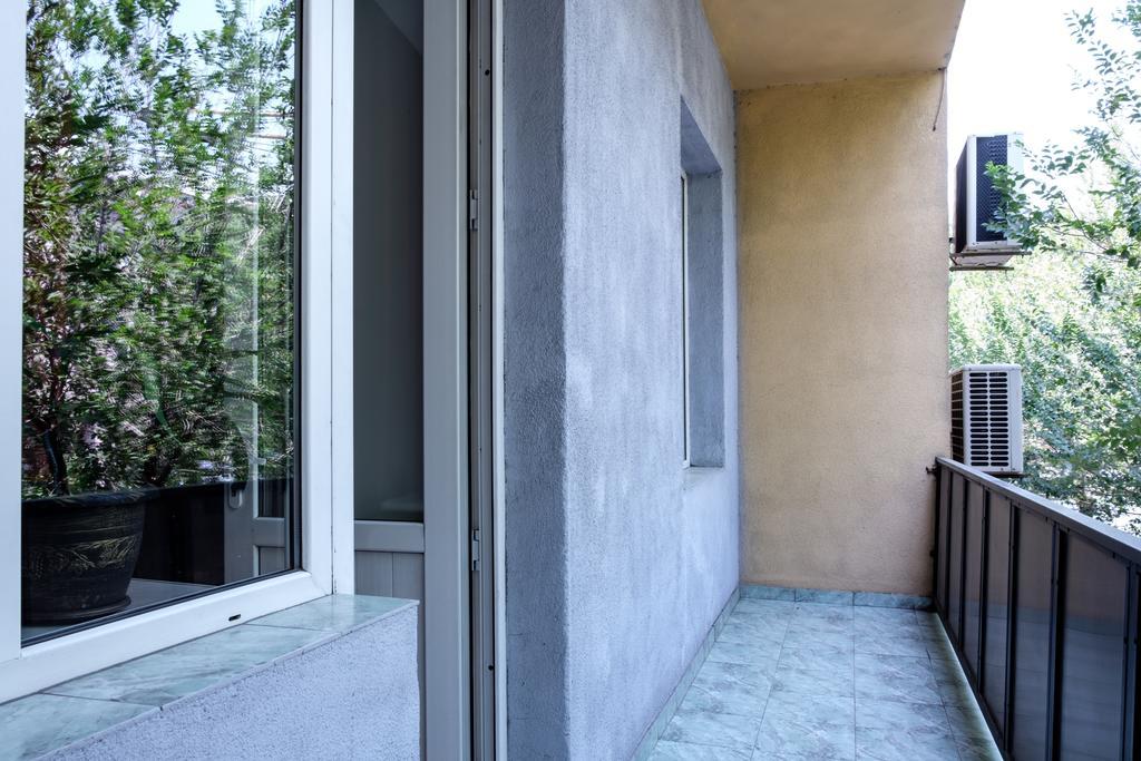 Apartment On Hanrapetutyan Street Jerevan Exteriör bild